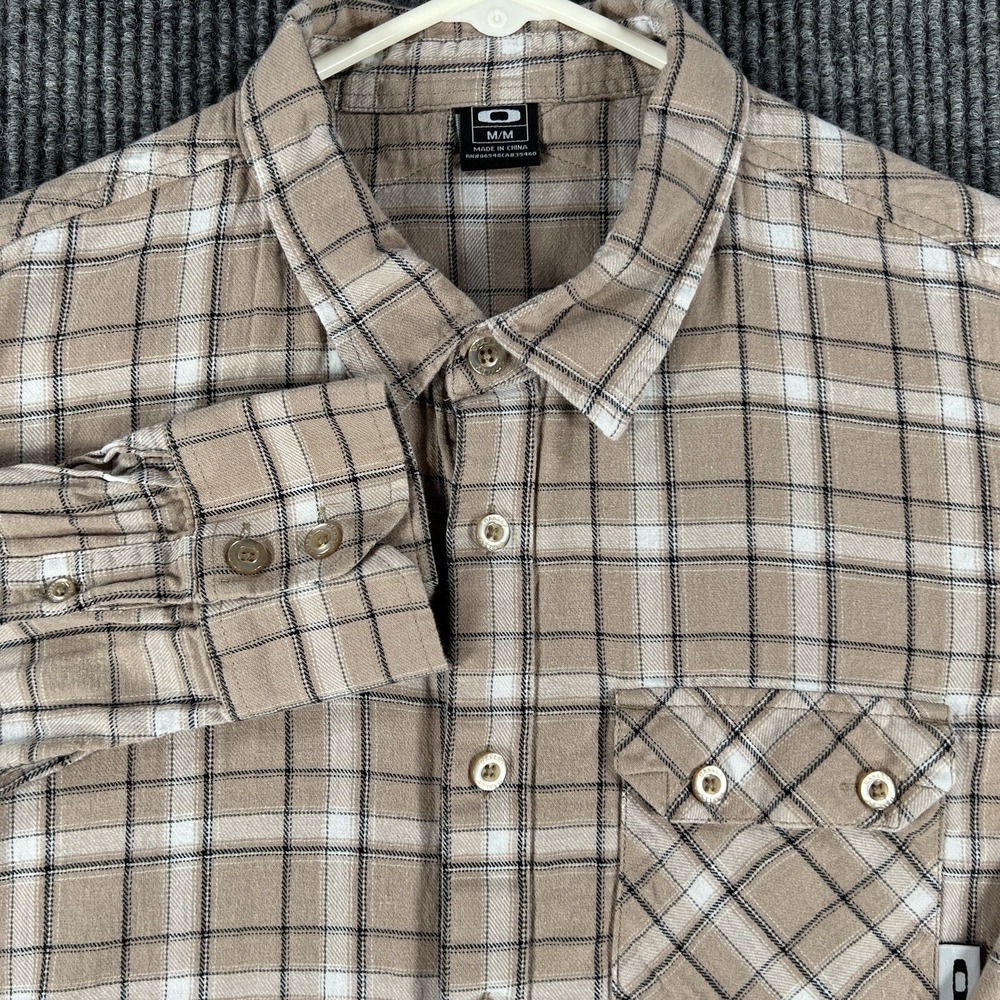 Oakley Mens Shirt Medium Beige Plaid Long Sleeve Button Up‎ Chest Pocket